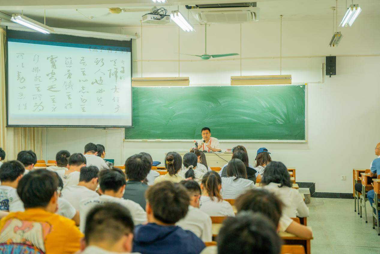 数学与应用数学（师范）专业优秀校友叶琪飞应邀为师范生作专题讲座